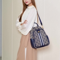 新款小众高级感双肩通勤背包时尚休闲大容量女个性简约轻旅行书包