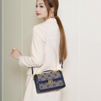 包包女2025新款欧美复古时尚单肩斜挎小方包小众高级大容量手提包